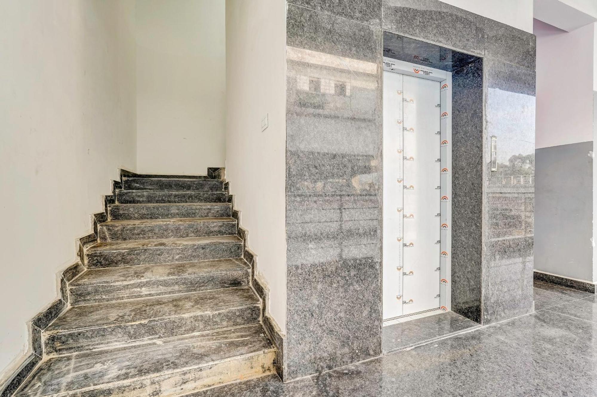 Oyo Flagship Hotel Ayodhya 班加罗尔 外观 照片